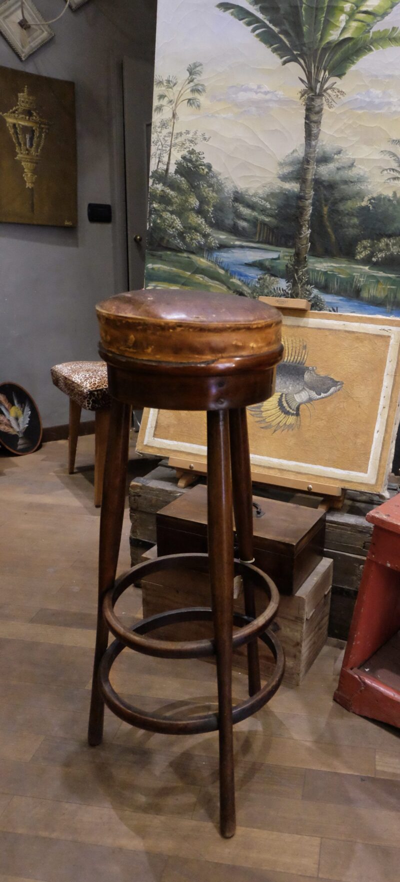 Beech wooden footstool, club style. Vintage furniture, original from '20s. Leather seat. Height: 88 cm, seat diameter circa 30 cm.