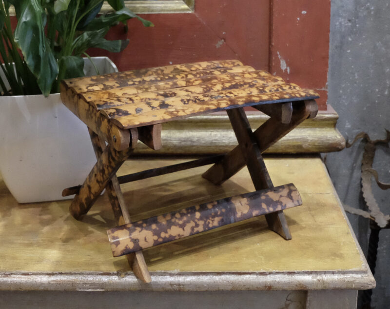 Folding bamboo stool. Seat dimensions: 27x21 cm circa. Height: 19 cm. Vintage furniture and interior decoration. More pics and details on request..