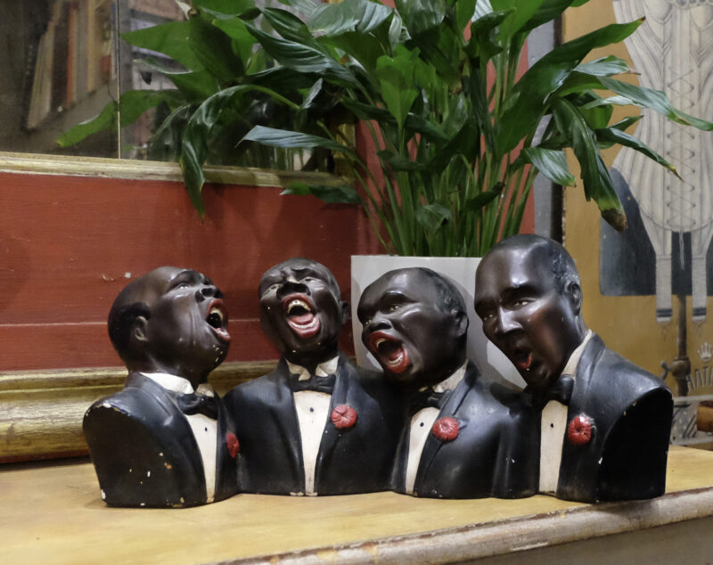 Four jazz vocalists sculpture in cement and plaster. Vintage interir decoration. Measurement: cm 42x20. Weight: about 4kg.